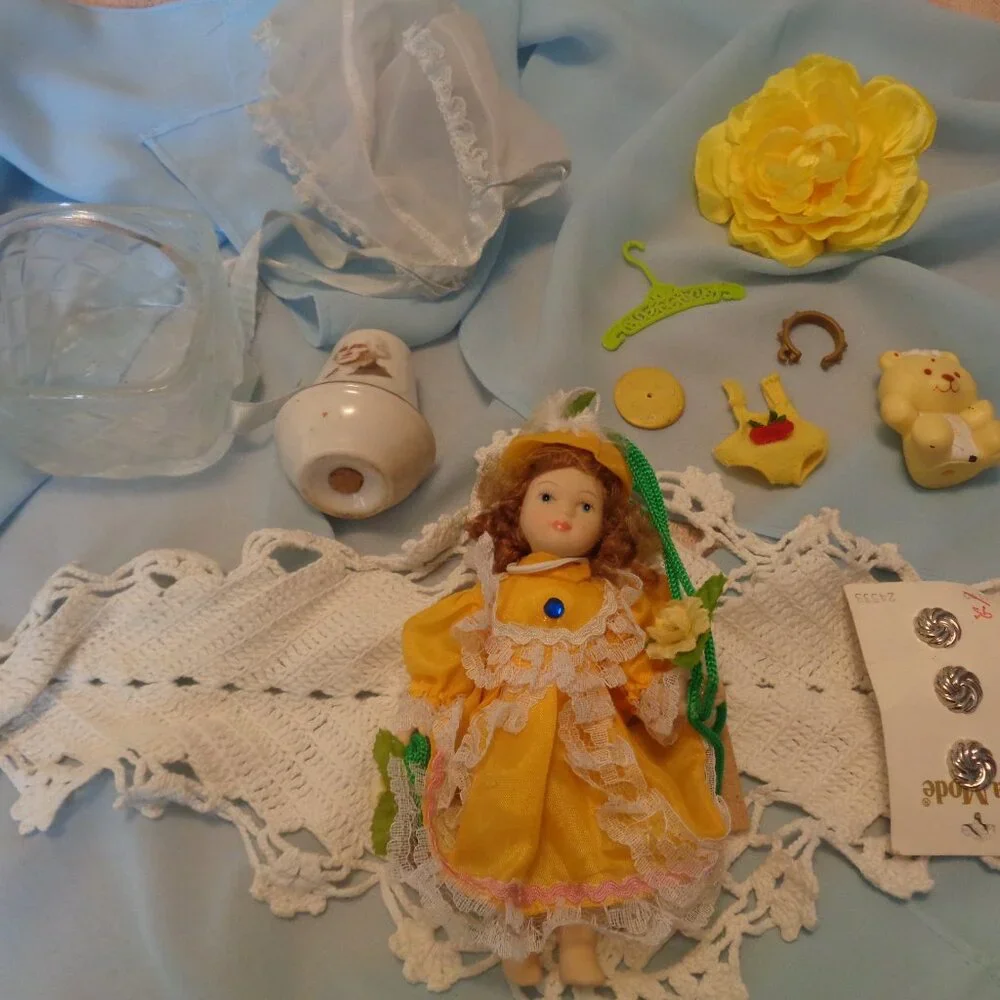 DOLLIE GLASS BASKET WASHINGTON SALT DOILY DODADS ETC LOT